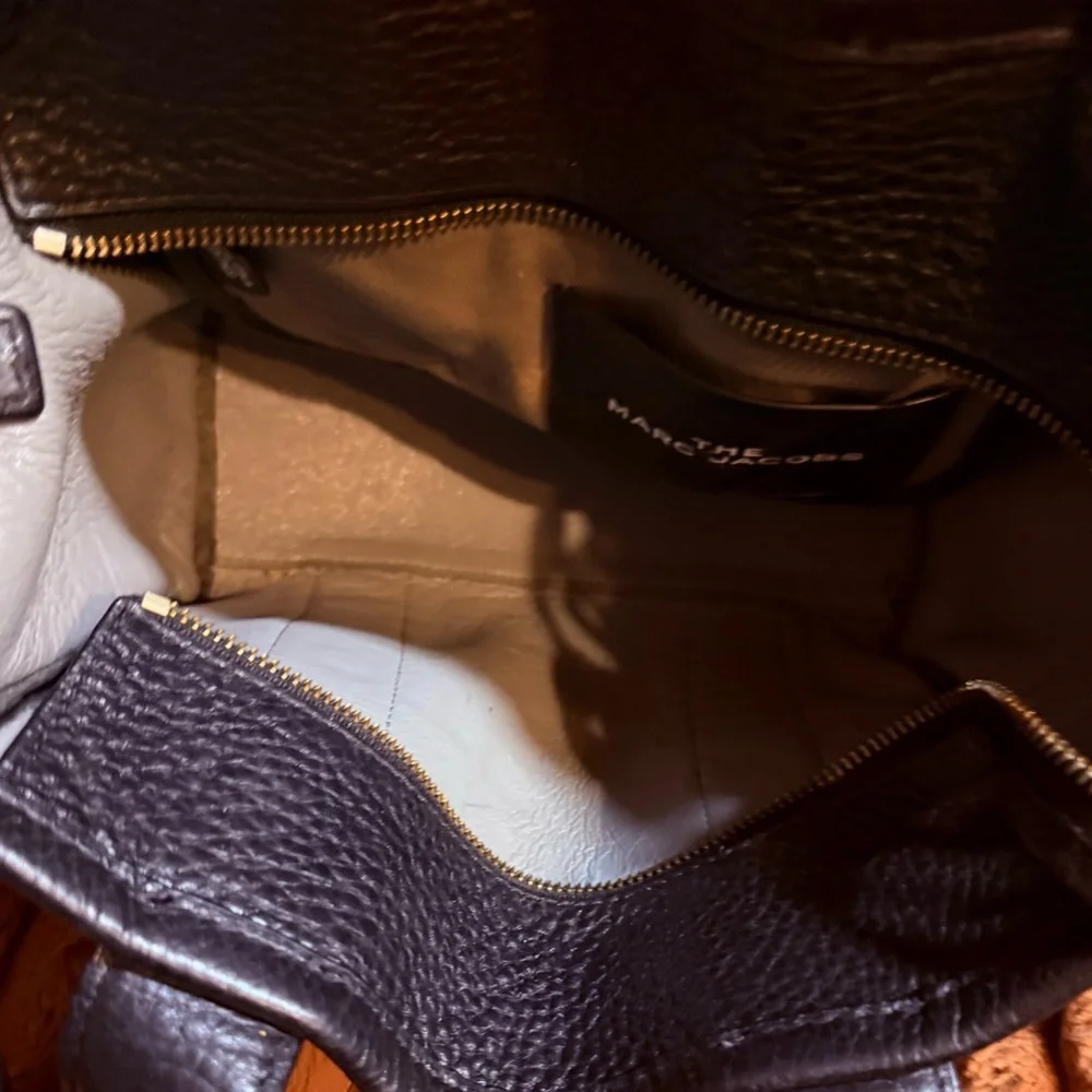 Marc Jacobs Black Pebbled Leather Tote - Picture 6 of 8